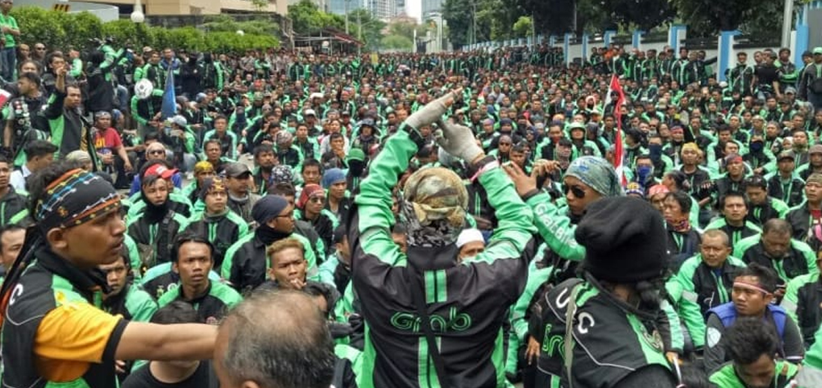 ilustrasi Pengemudi Ojek Online Demo - Tokomobil