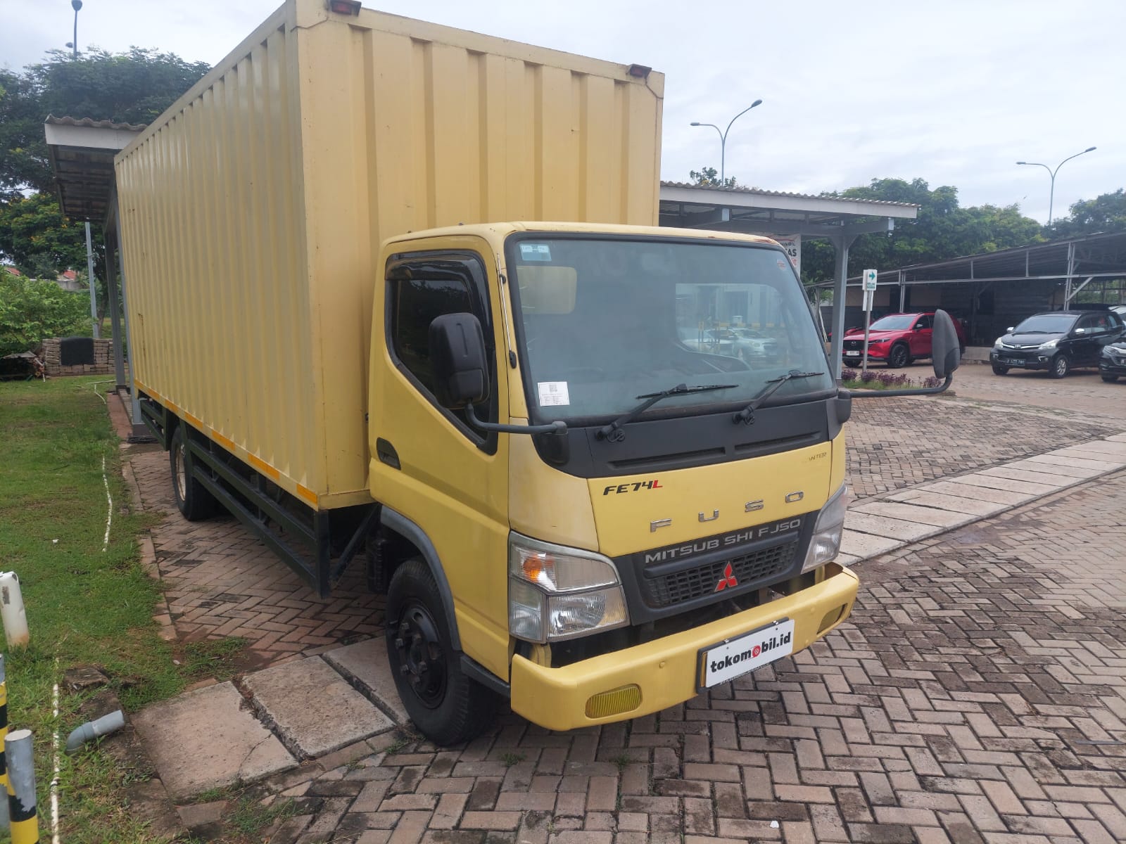 2022/2023 Mitsubishi Canter FE74L 4x2 3.9 M/T + Box Besi