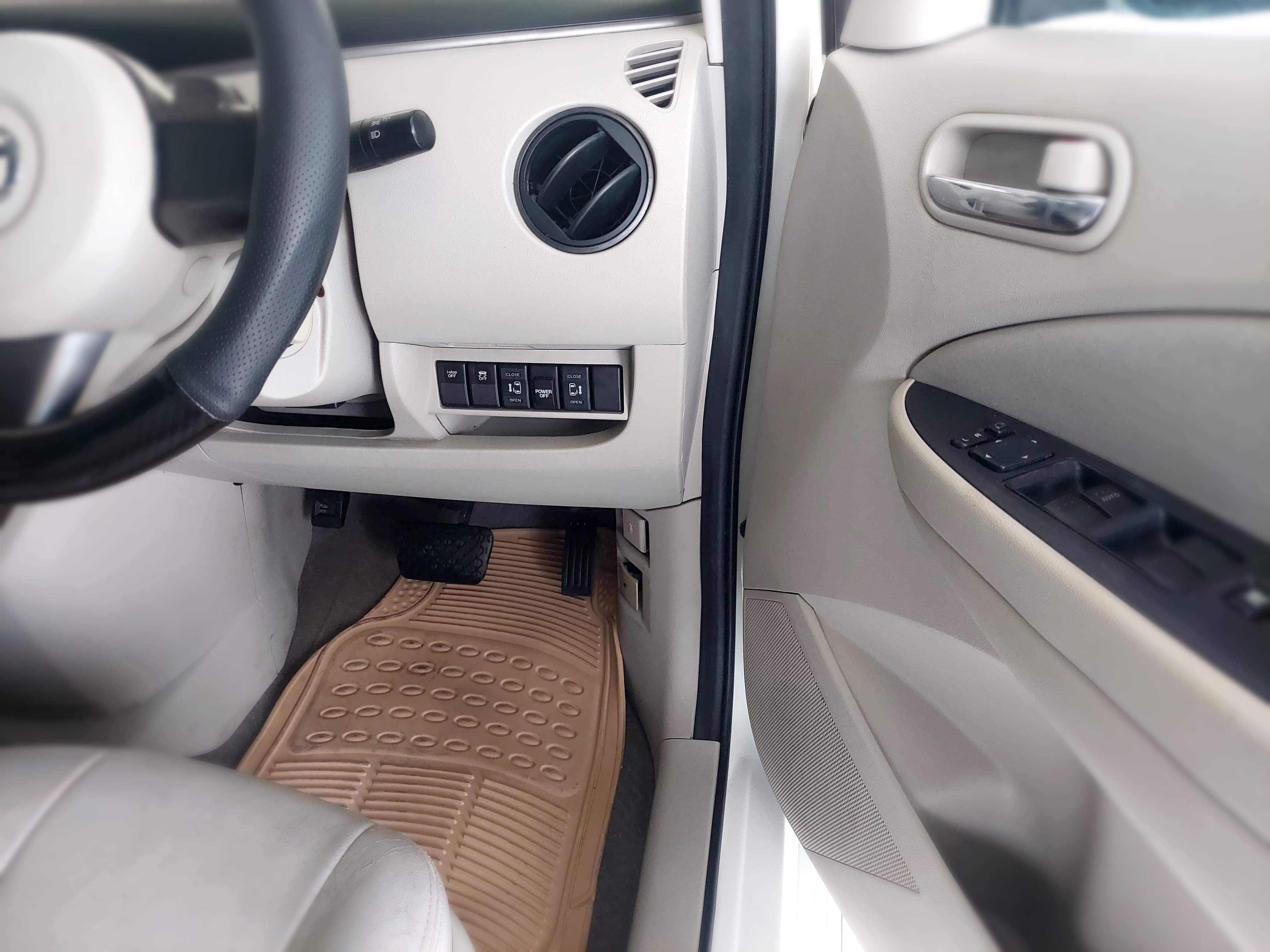 2014 Mazda Biante 2.0L 6 A/T