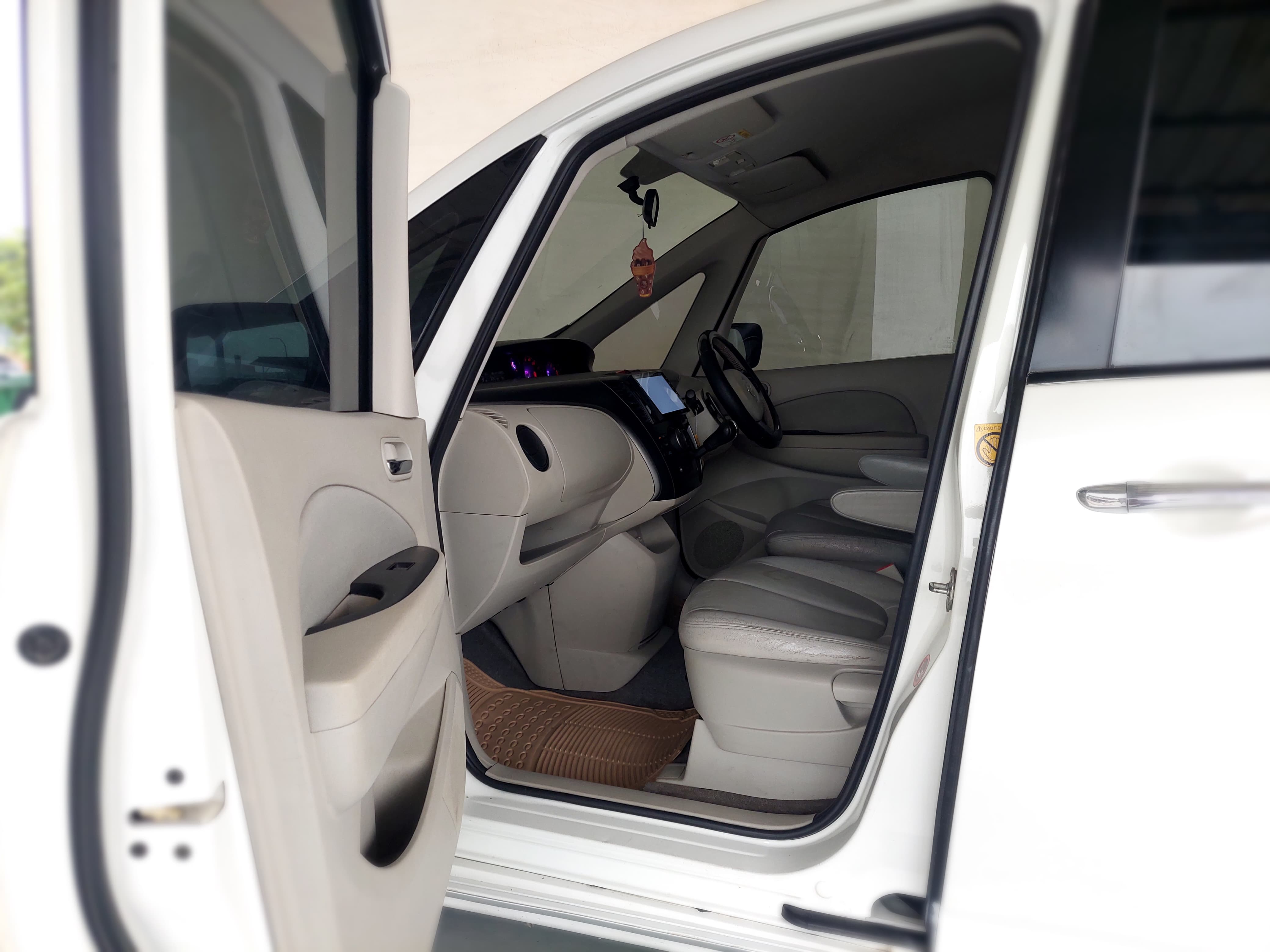 2014 Mazda Biante 2.0L 6 A/T