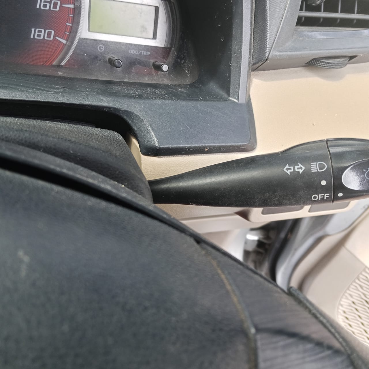 2012 Daihatsu Xenia R 1.3 M/T